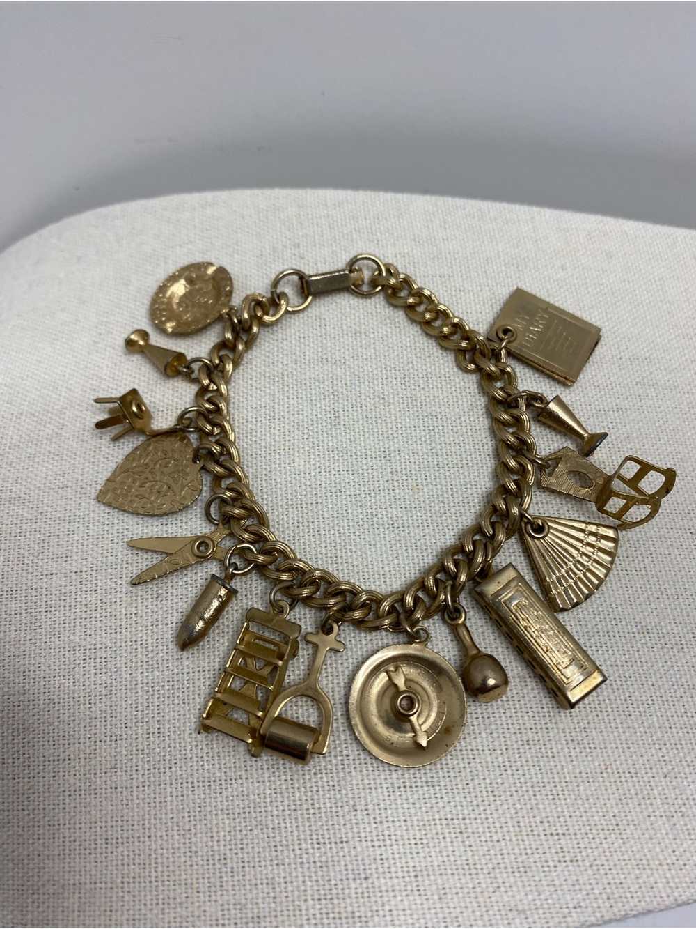 Vintage Novelty Gold Tone Charm Bracelet